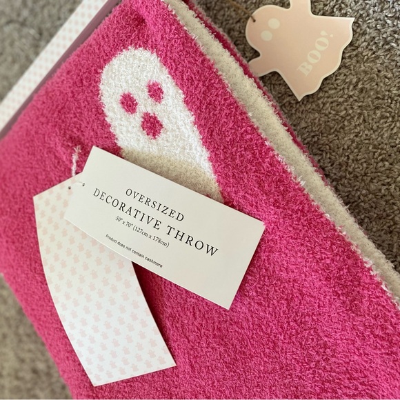 Cupcakes and Cashmere Ghost Blanket Pink White Viral TikTok Blanket - Picture 4 of 4